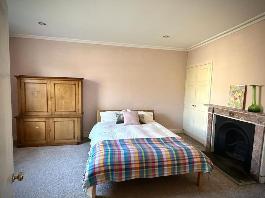 Large Georgian House In Heart Of Exeter Villa Екстериор снимка