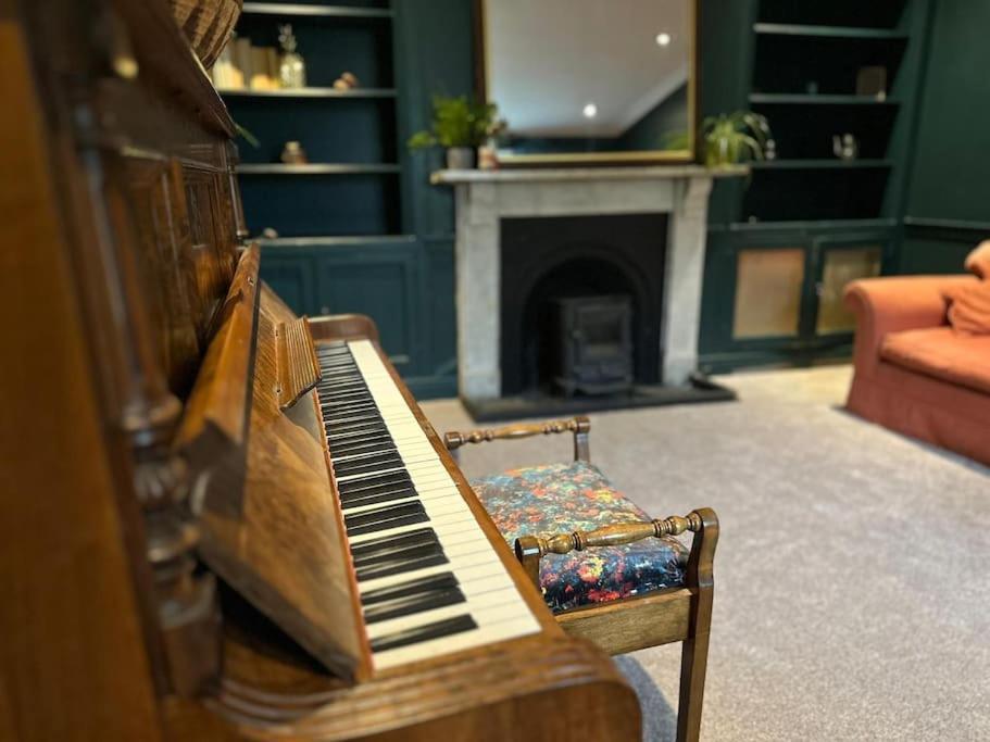 Large Georgian House In Heart Of Exeter Villa Екстериор снимка
