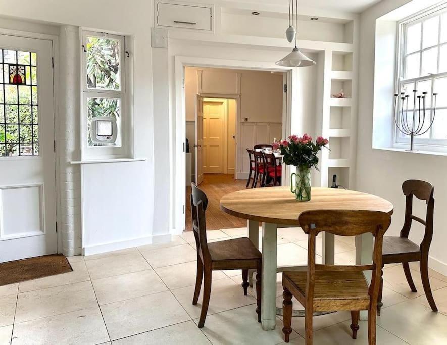 Large Georgian House In Heart Of Exeter Villa Екстериор снимка