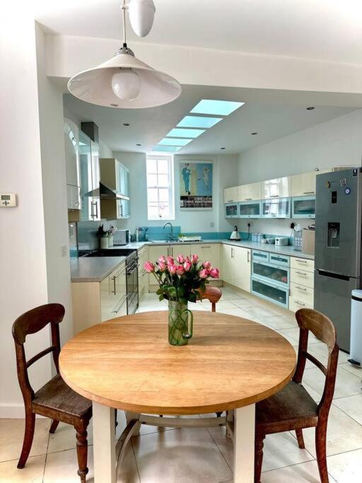 Large Georgian House In Heart Of Exeter Villa Екстериор снимка