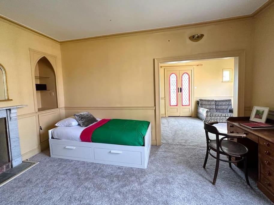 Large Georgian House In Heart Of Exeter Villa Екстериор снимка